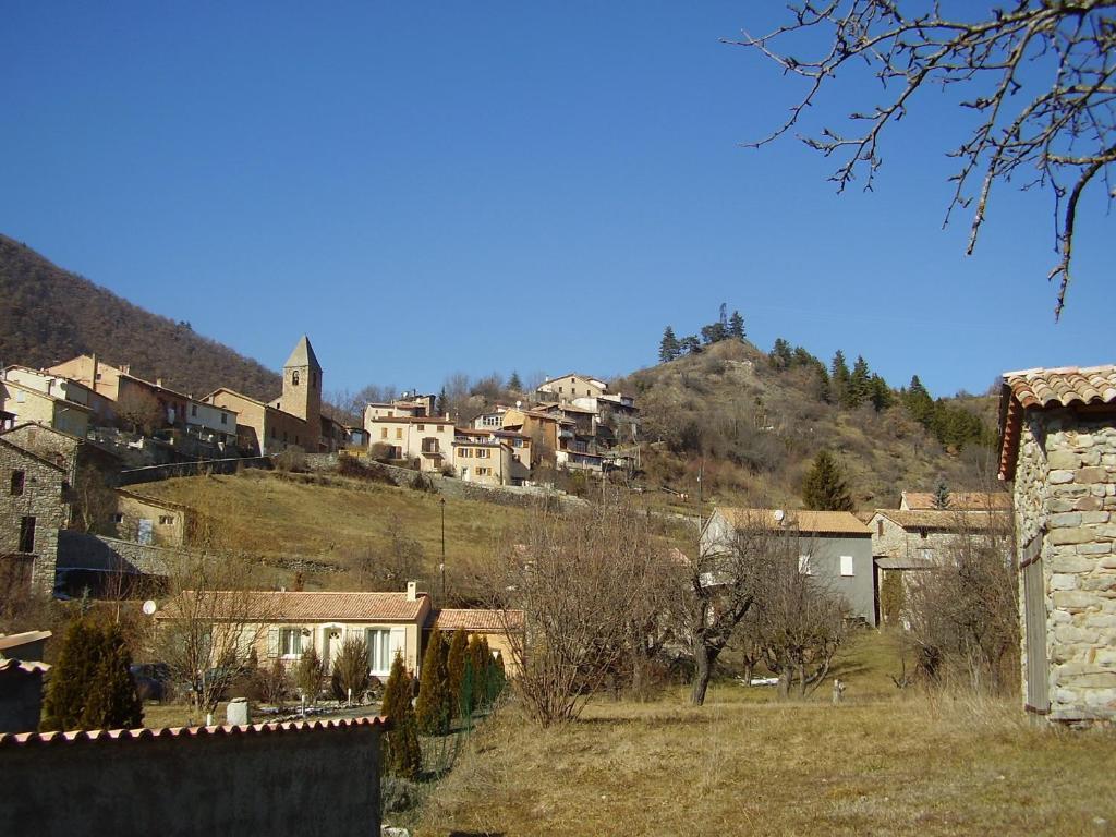 Gites Les Tilleuls Clamensane Экстерьер фото