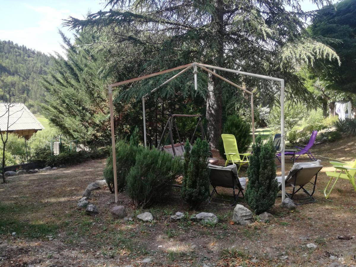 Gites Les Tilleuls Clamensane Экстерьер фото
